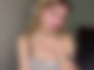 Bella's Live Sex Cam Show
