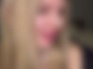 Bella's Live Sex Cam Show