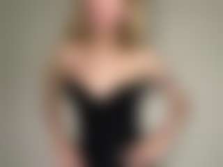 Bella's Live Sex Cam Show