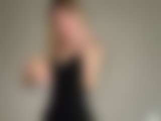 Bella's Live Sex Cam Show