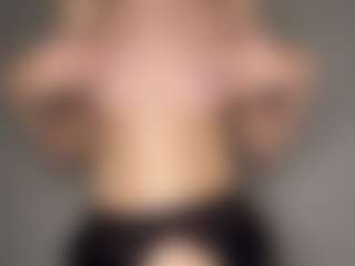 Live cam show with Bella - Small Tits on Camsoda