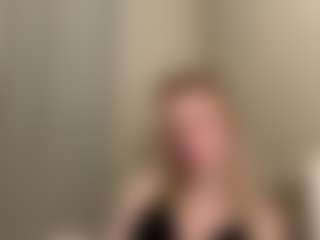 Live cam show with Sophie - Blonde Hair Petite on Camsoda