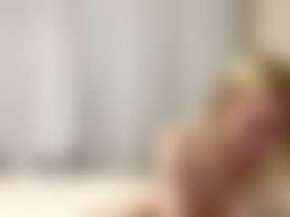 Live cam show with Sophie - Handjob on WildCum