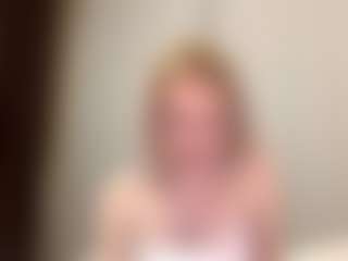 Live cam show with Sophie - Blonde Hair Petite on Camsoda