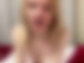 Live cam show with Sophie - Oil on madthumbs