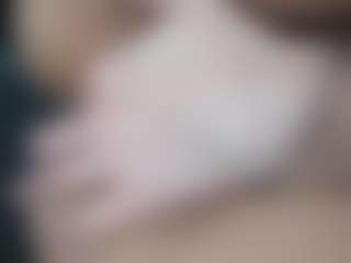 Live cam show with Ariana - Moaning on SmokeAndPoke