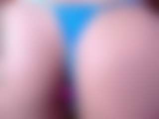 Live cam show with Mia-Palmeer - Petite Teen (18+) on CamClone