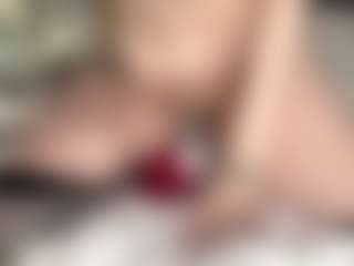 Live cam show with VeliaCaricofe - Blonde Hair Middle Aged on CamwithHer