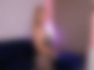 CandyRushhh's Live Sex Cam Show