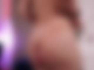 CandyRushhh's Live Sex Cam Show