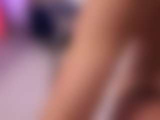 CandyRushhh's Live Sex Cam Show
