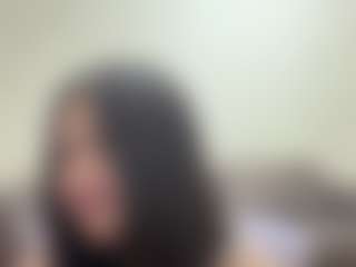Live cam show with EmiliaGiottonini - Teen (18+) on Camsoda