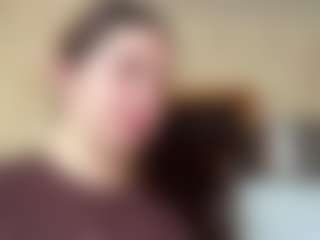 Live cam show with MandyAnanias - Oil on StripNow