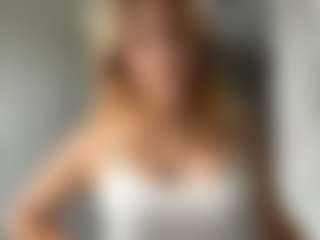 MarikoCurle's Live Sex Cam Show