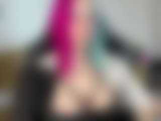 Live cam show with Neon-Baddie - Nipple Piercings on StripNow
