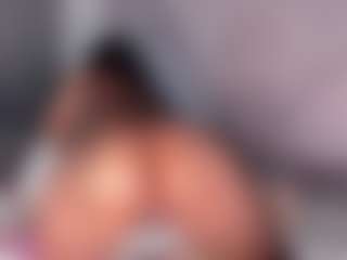 Spettacolo in cam dal vivo con Ashley-Owenns - Deepthroat su Camsoda