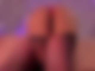 Live cam show with Mena-Rossi - Upskirt on Camsoda