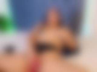 MiaValencia's Live Sex Cam Show