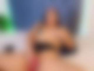 MiaValencia's Live Sex Cam Show