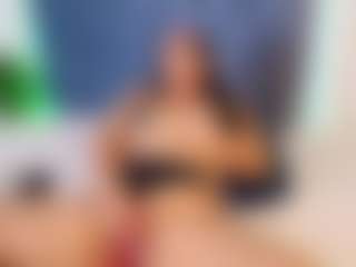 MiaValencia's Live Sex Cam Show
