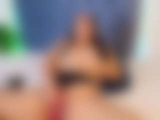 MiaValencia's Live Sex Cam Show