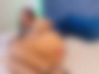 MiaValencia's Live Sex Cam Show