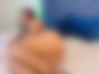 MiaValencia's Live Sex Cam Show