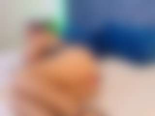 MiaValencia's Live Sex Cam Show