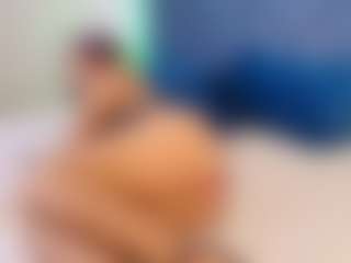 MiaValencia's Live Sex Cam Show