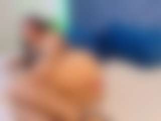 MiaValencia's Live Sex Cam Show