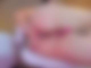 Live cam show with KiimTyler - Brown Eyes Brown Hair on Camsoda Late Night