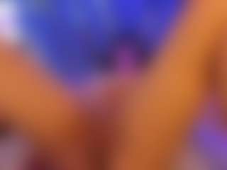 Live cam show with Lynn-Morgan - Bikini on Camsoda