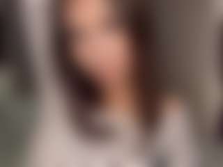 Live cam show with MadieBazzel - Bikini on Milfs Live
