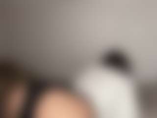 Live cam show with MadieBazzel - Hairy Pussy Brown Hair on Fling VIP Chat