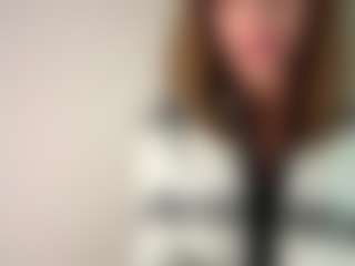 YevetteGuyon MILF webcam performer live streaming