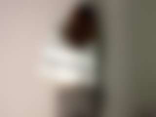 YevetteGuyon MILF webcam performer live streaming