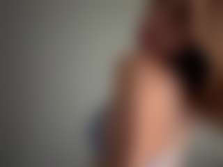 YevetteGuyon MILF webcam performer live streaming