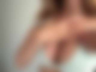 YevetteGuyon's Live Sex Cam Show
