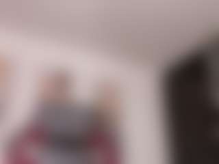 Live cam show with milu-razzo - Athletic Bedroom on Uber Horny