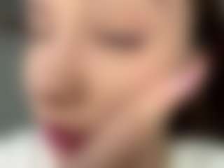 Live cam show with Beatrice - New Shaved Pussy on AdultVida.com