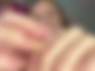Live cam show with Beatrice - Smoking on PervPlay.com