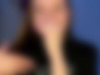 Live cam show with Beatrice - Public Brown Hair on livesuperchat.net
