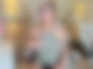 Live cam show with Scarlett-Saenz - Big Tits Small Tits on Camsoda