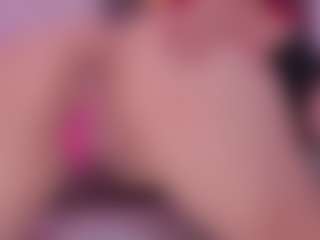 Live cam show with Ashly-andrews - Gagging on Camsoda