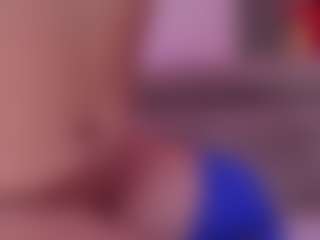 Live cam show with Ashly-andrews - Gagging on Camsoda