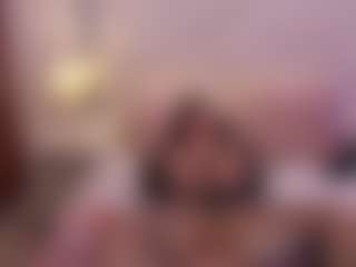 Cassie-Blake MILF webcam performer live streaming