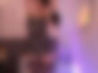 Cassie-Blake MILF webcam performer live streaming