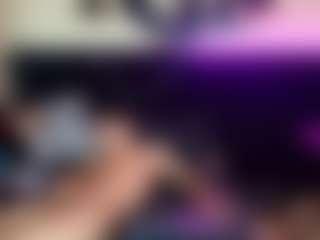 Show de cam en vivo con CherryandAxxel - Striptease en Camsoda