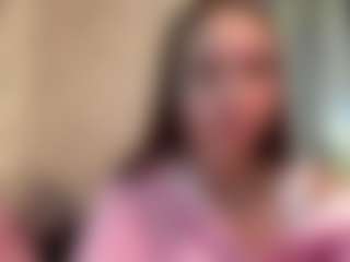 Live cam show with CorinnaVanlue - Public Brown Hair on Livezox