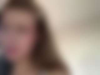 Live cam show with Sophie - Brown Hair Teen (18+) on Camsoda